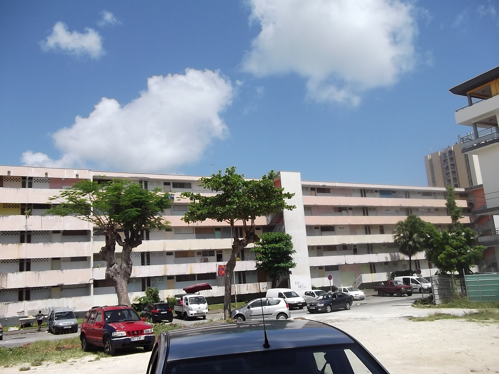 Cité Henri IV et HLM en construction à Pointe-à-Pitre (Guadeloupe) — Girardin social logement