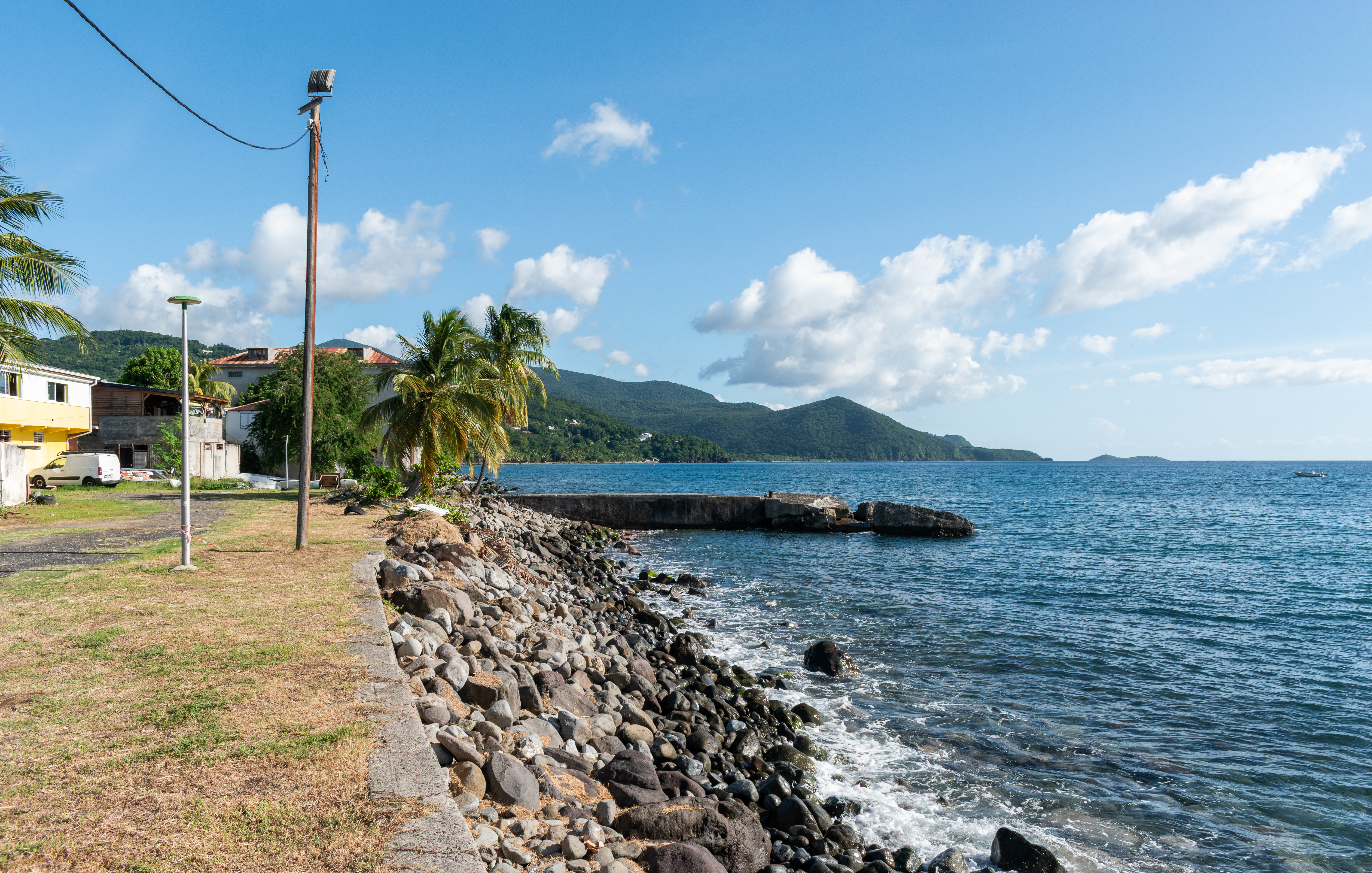 Côte de la mer des Caraïbes à Pointe-Noire, Guadeloupe — clause de remboursement Girardin