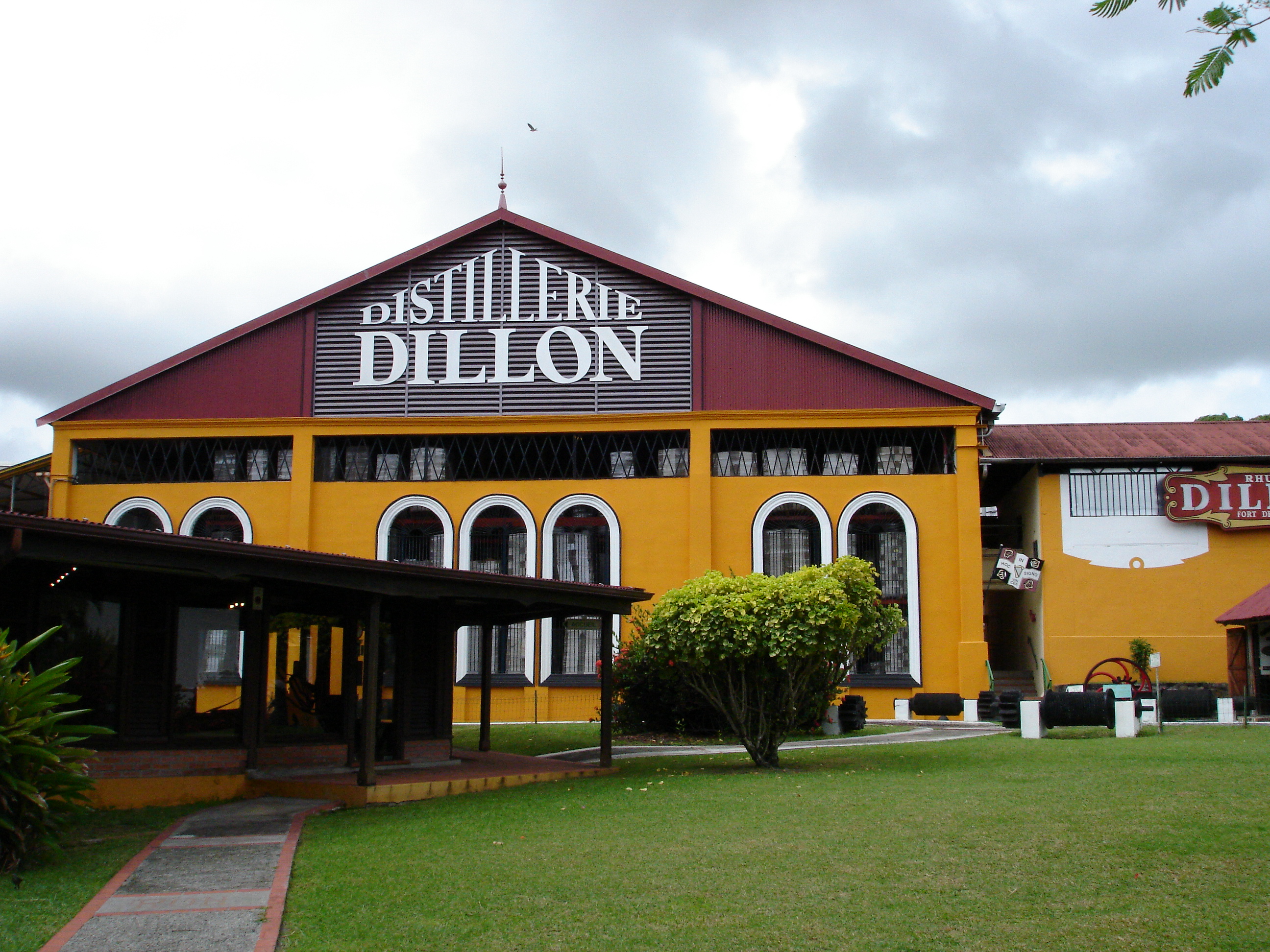 Distillerie Dillon (Fort-de-France, Martinique) — industrie du rhum agricole