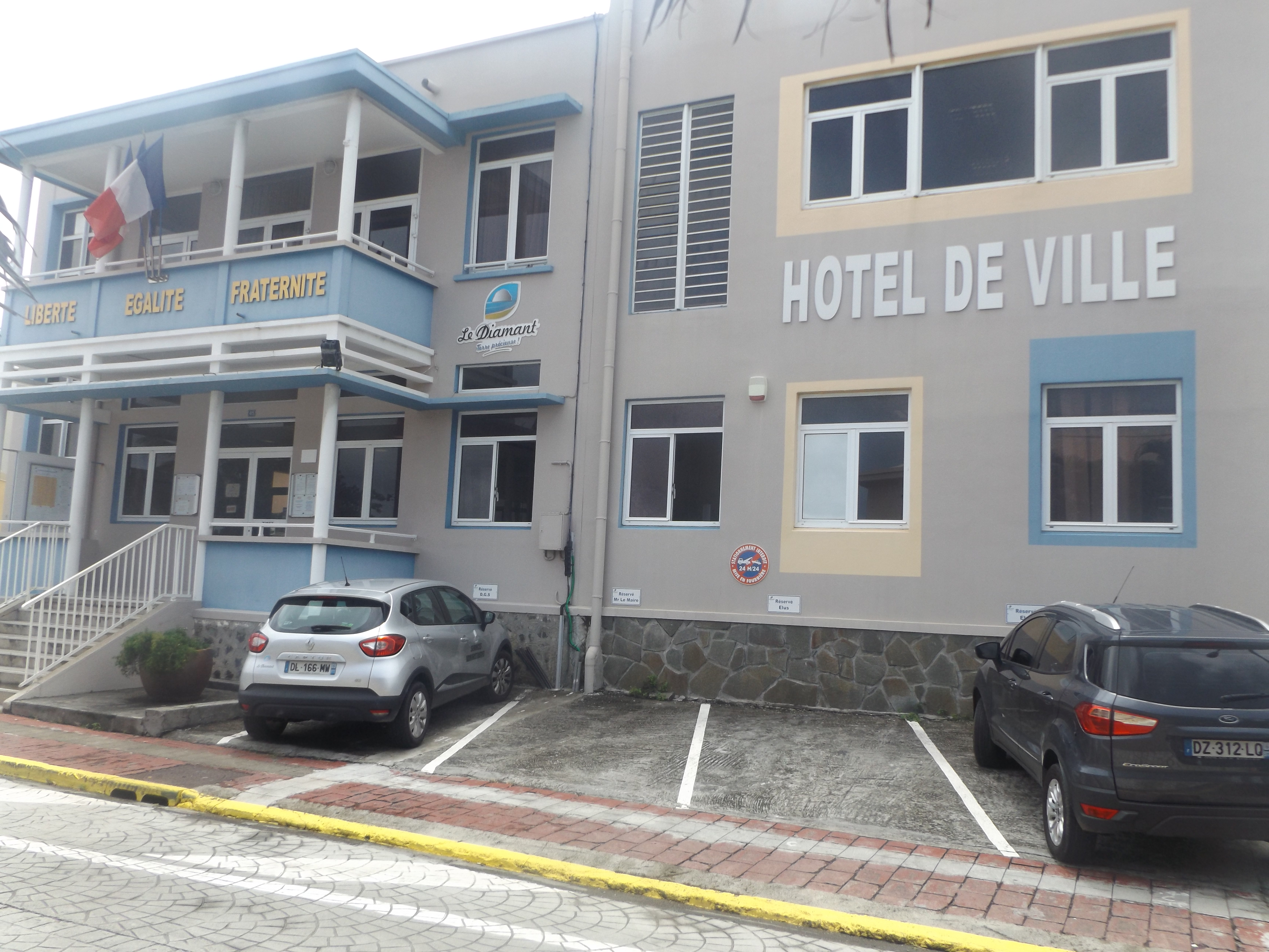 Hôtel de ville du Diamant (Martinique) — ancrage économique local