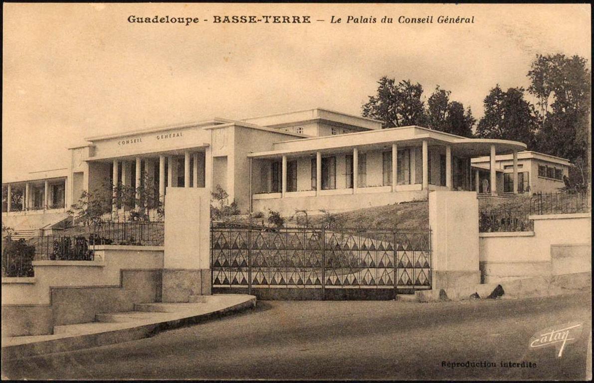 Palais du Conseil Général de Basse-Terre — administration fiscale en Guadeloupe