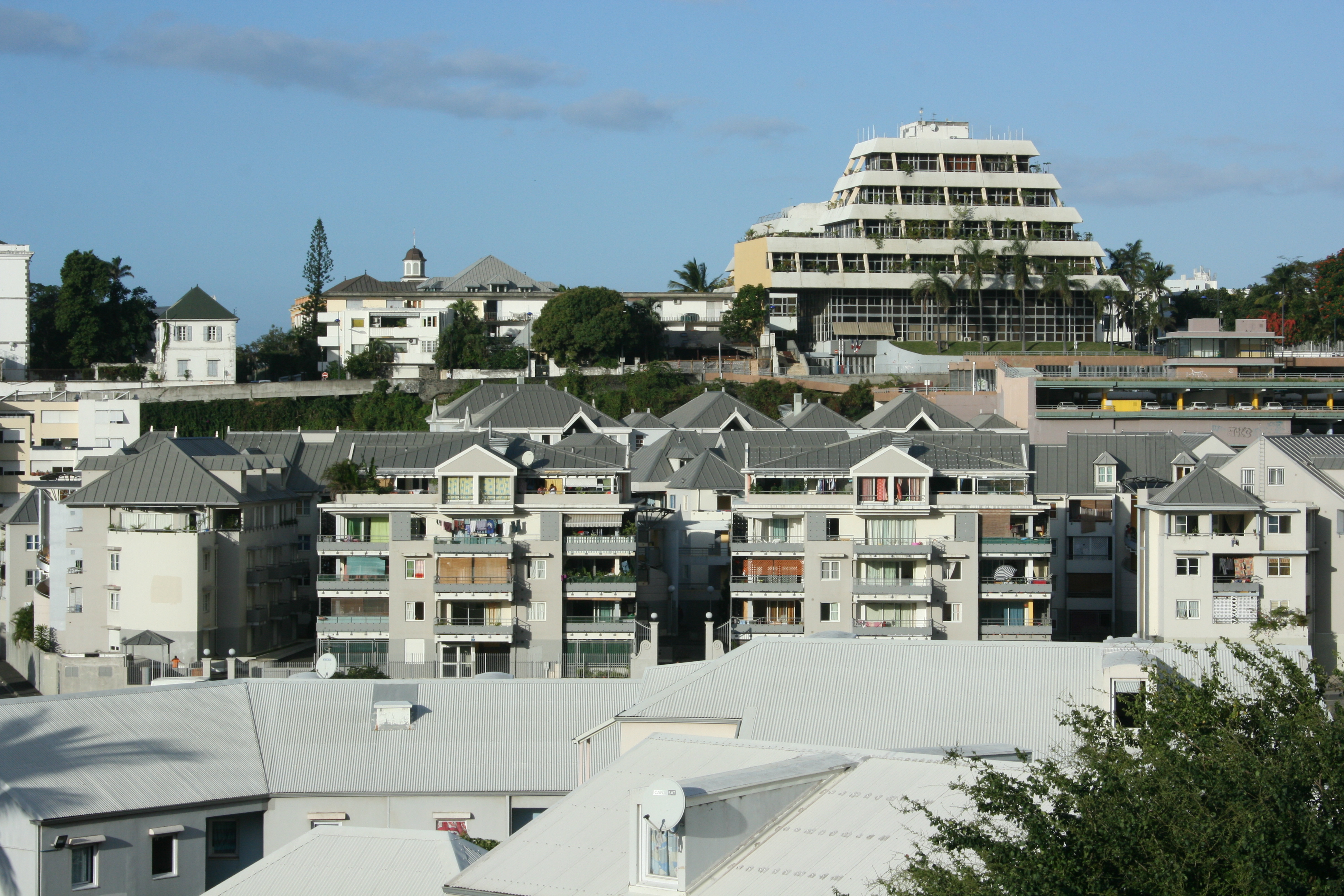 Panorama de la mairie de Saint-Denis (La Réunion) — administration française en DOM