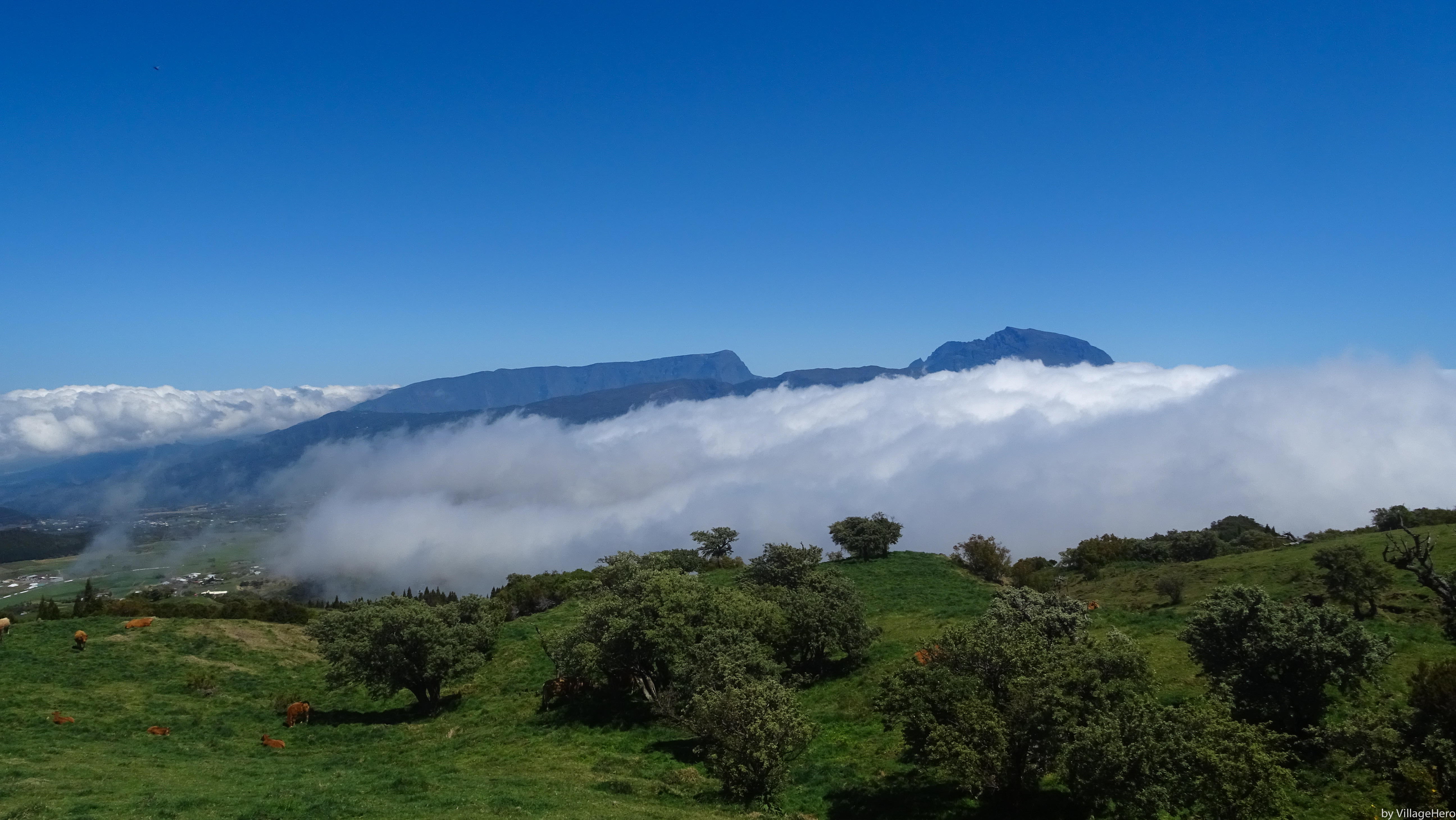 Piton de la Fournaise et Cirque de Cilaos vus depuis la route, La Réunion — optimiser investissement Girardin
