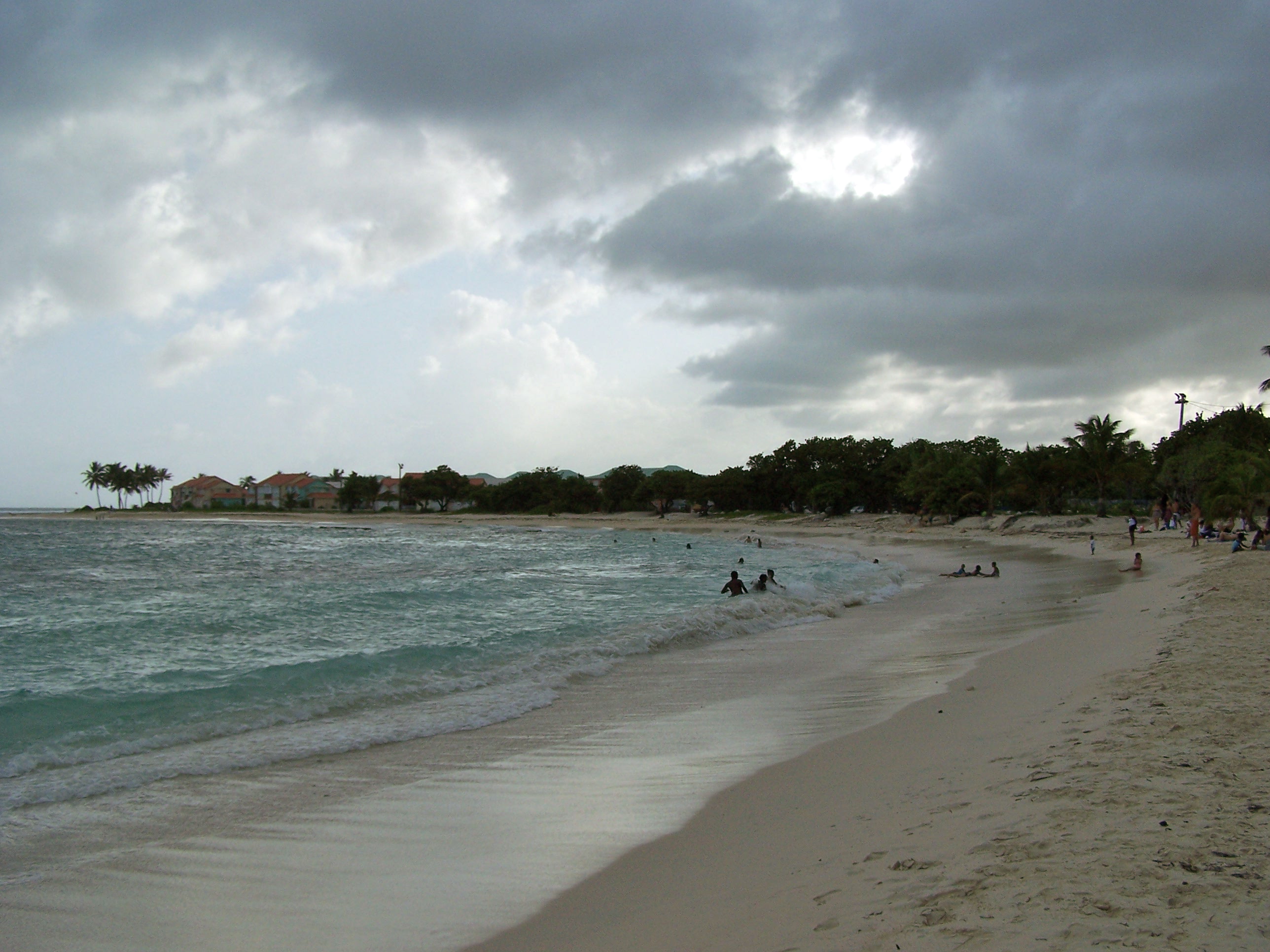Plage des Raisins Clairs à Saint-François, Guadeloupe — conformité administrative Girardin