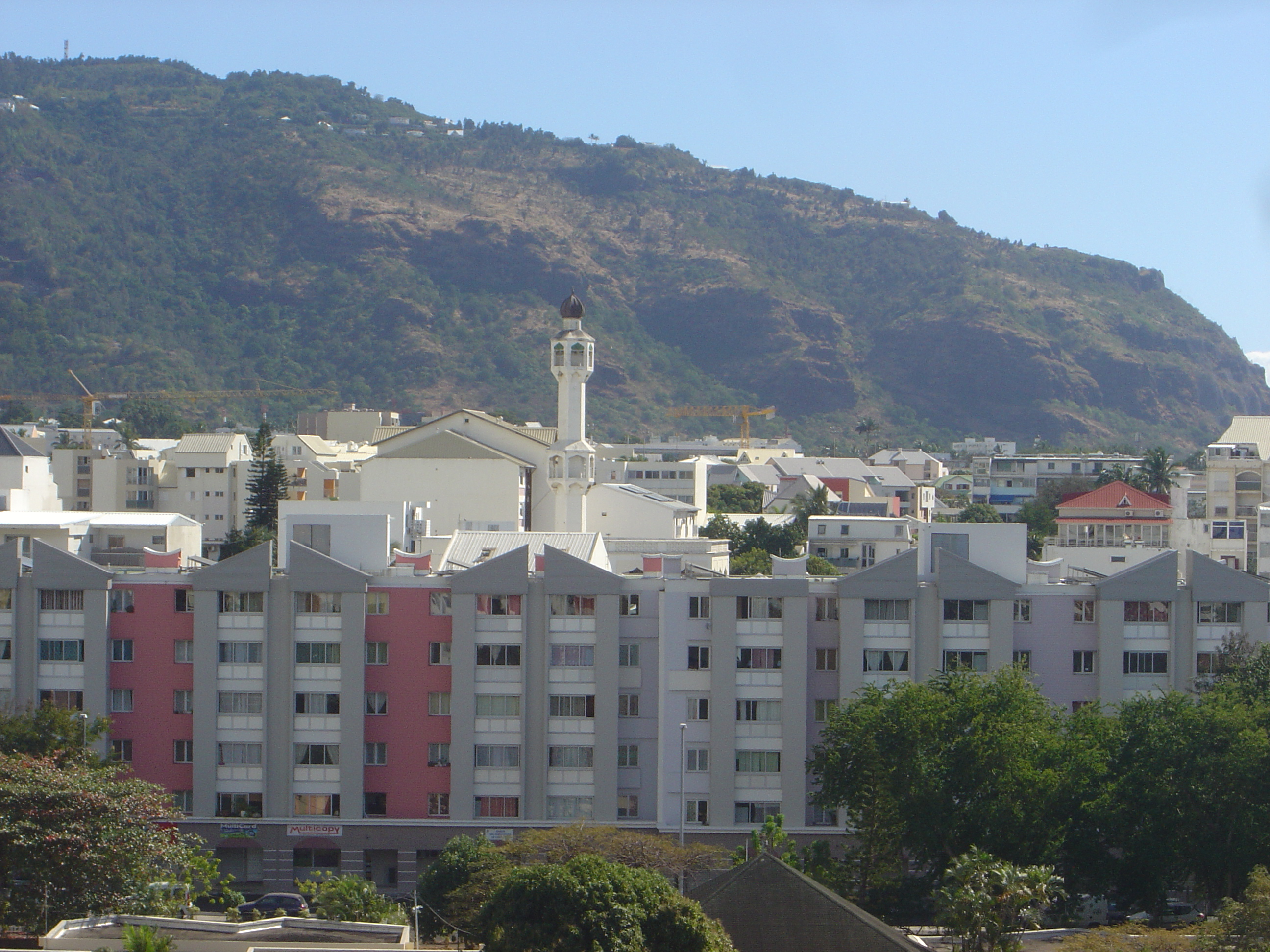 Logement social en Outre-mer et Girardin social — Saint-Denis de La Réunion, territoire prioritaire du dispositif de défiscalisation