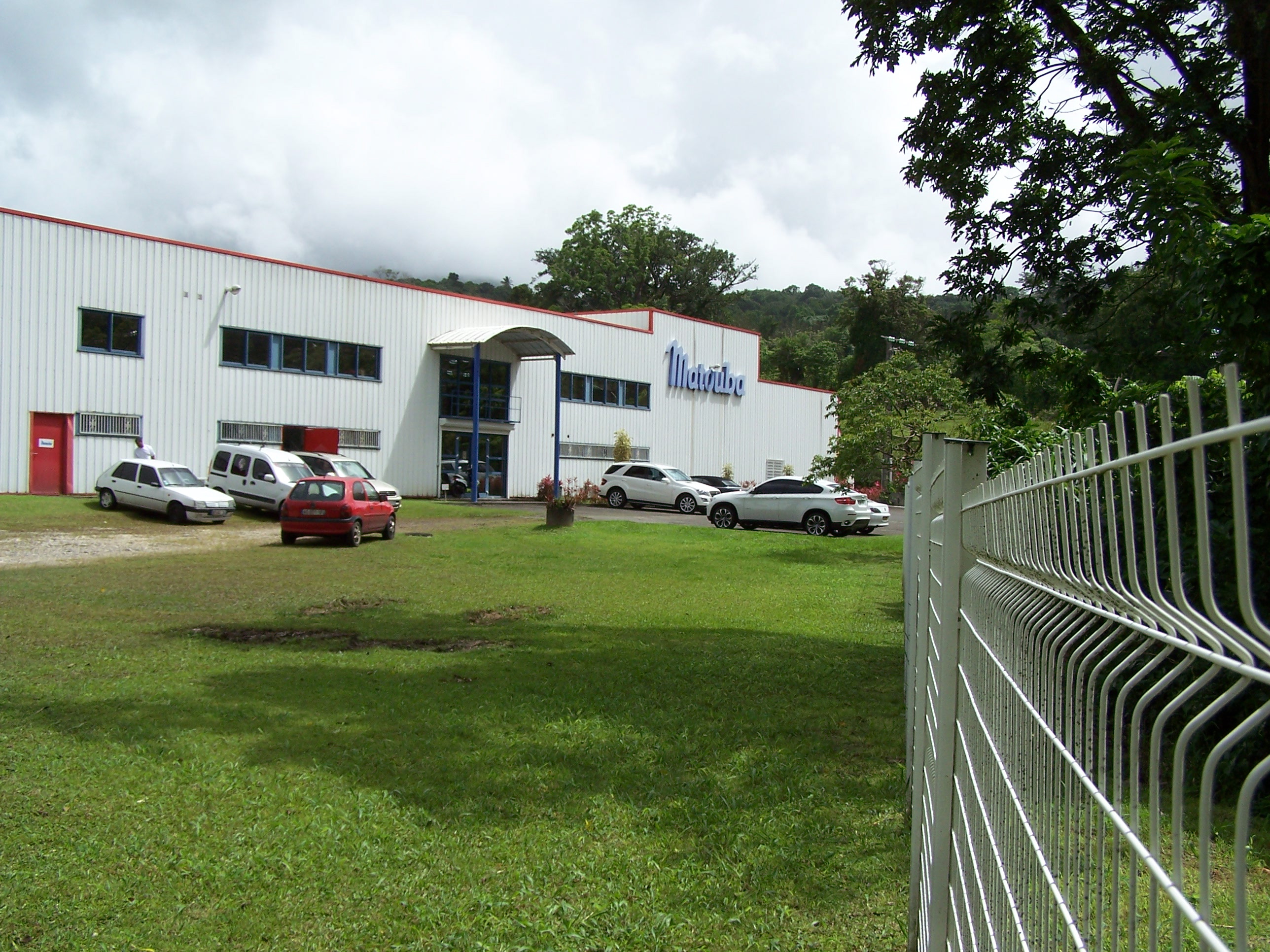 Usine d'eau de source de Matouba (Guadeloupe) — équipement industriel éligible Girardin