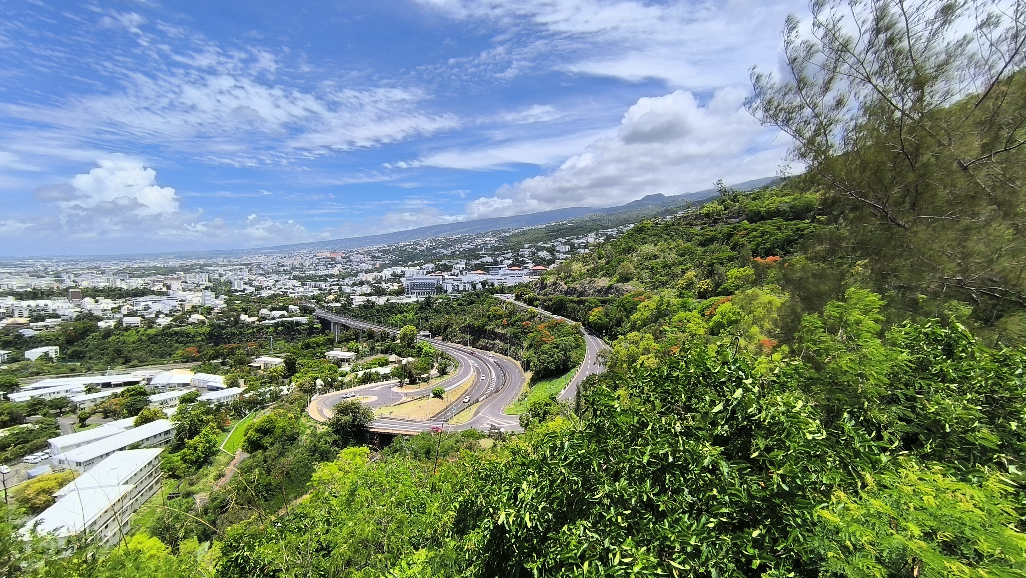 Vue sur Saint-Denis, chef-lieu de La Réunion — DOM français