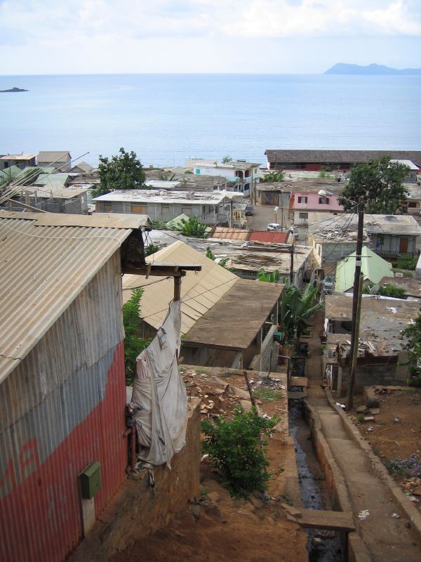 Vue de Sada (Mayotte) — village et lagon de l’île aux parfums